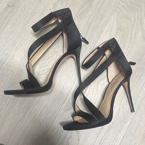 Vince camuto stunning satin heels